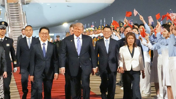 Trump Touches Down in Beijing for High-Stakes Summit with Xi Jinping