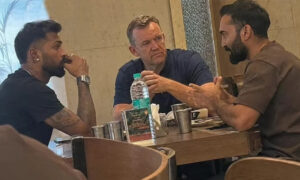 Hardik Pandya Spotted with Dinesh Karthik - Is He Heading to RCB After Leaving Mumbai Indians?